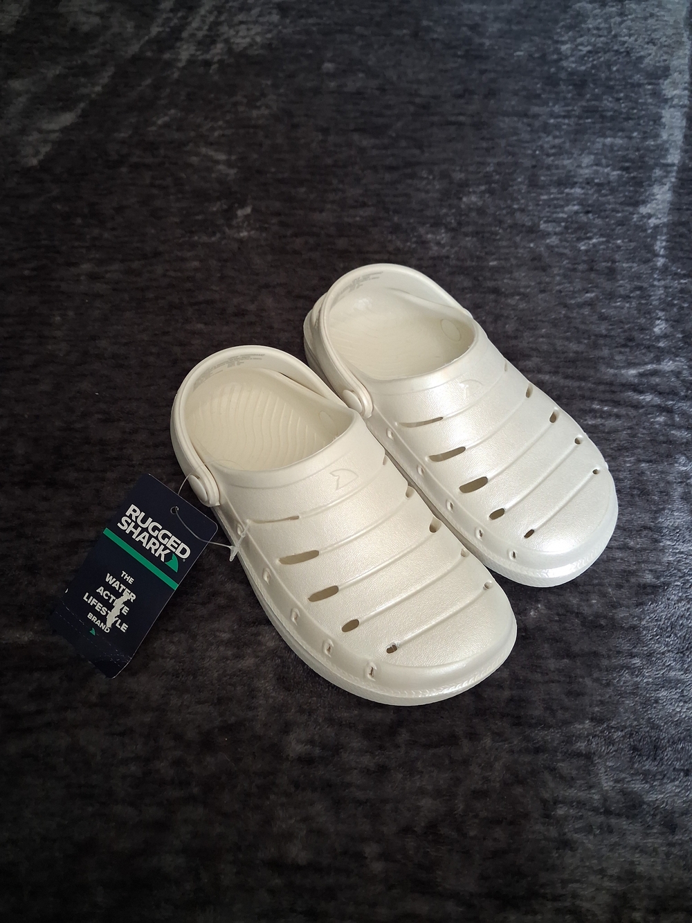 NWT Rugged Shark Pearly White Slip On Clog Shoes Girls Size 11